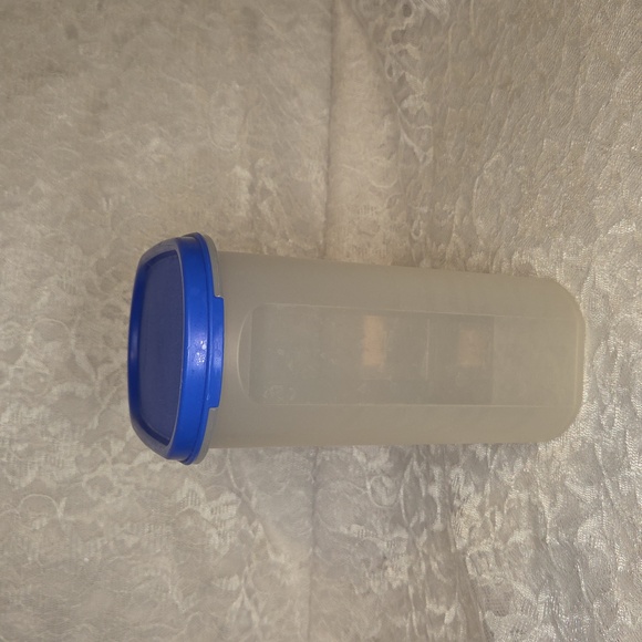 Tupperware: Container with Lid - Picture 2 of 8